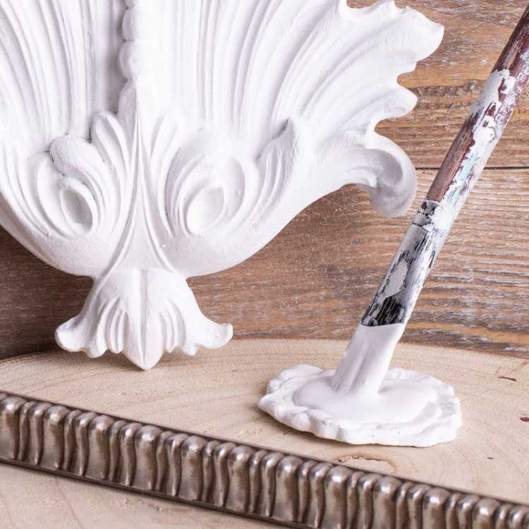 foglia in pasta di legno dipinta con Love Paint pittura per mobili di colore bianco
