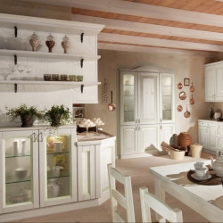 cucina colorata con love paint pittura per mobili di colore bianco