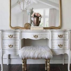 consolle con specchio ridipinta con love paint pittura per mobili colore bianco e pigmento in foglia oro